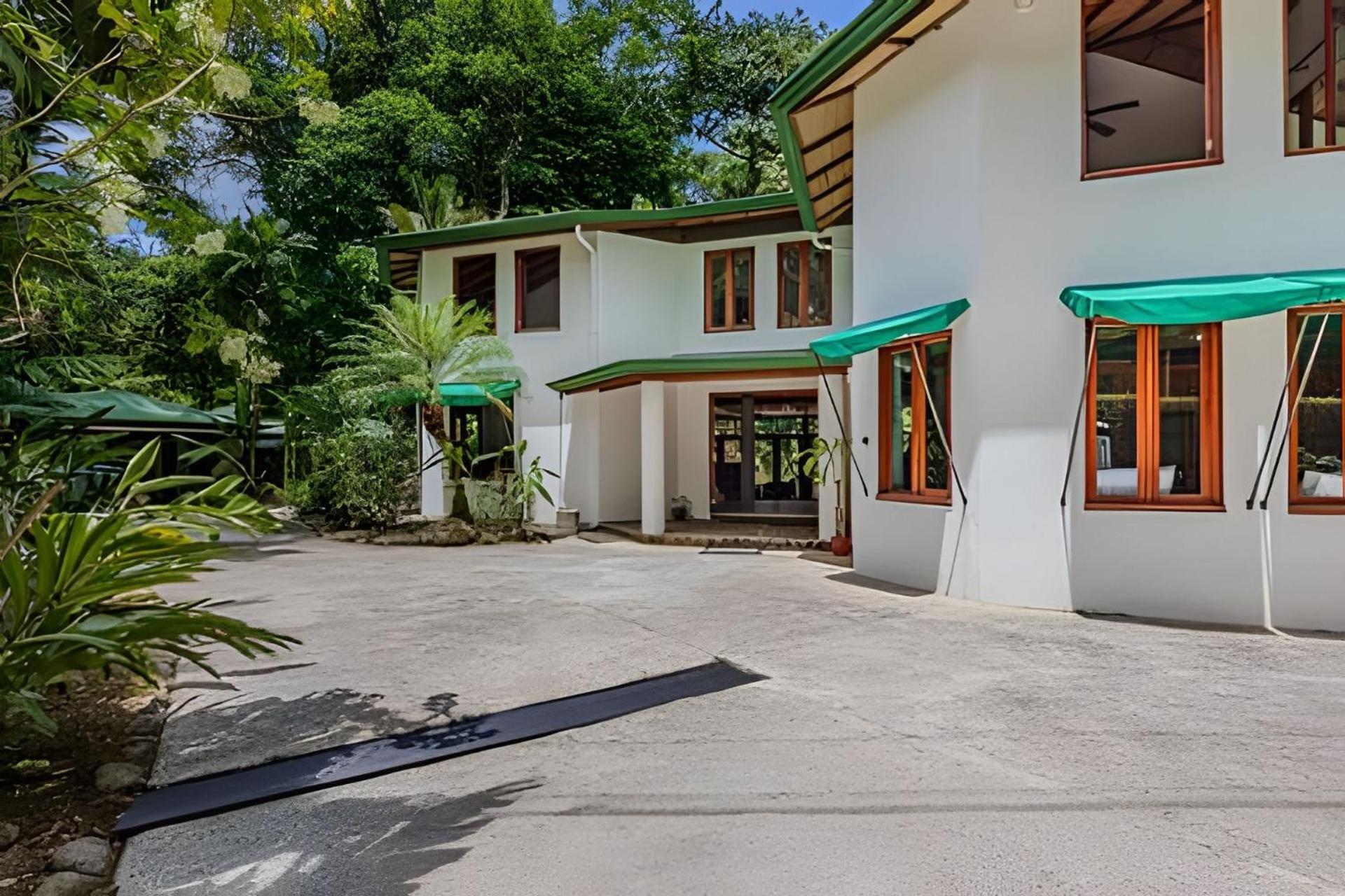 The Jungle Inn Dominicalito Luaran gambar